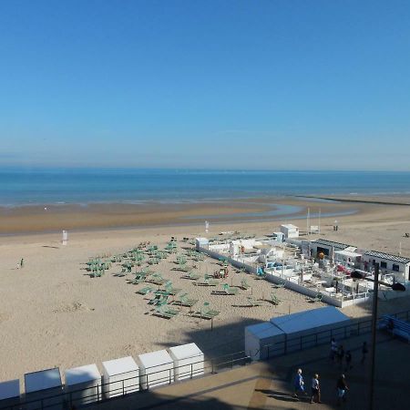toplocatie Middelkerke frontal sea view Buitenkant foto