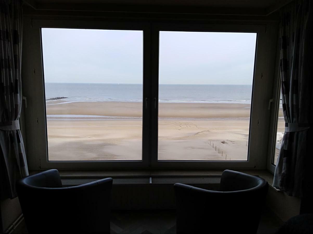 toplocatie Middelkerke frontal sea view Buitenkant foto